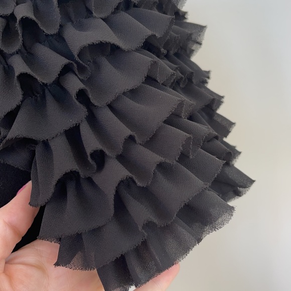 Black Stretchy top with ruffled sleeves - NWT - Picture 3 of 4